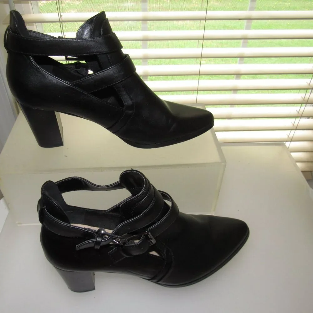 Liz Claiborne Camelia Black Leather Cut-Out Strap Booties — Pointed-Toe Size 10 - Picture 4 of 9